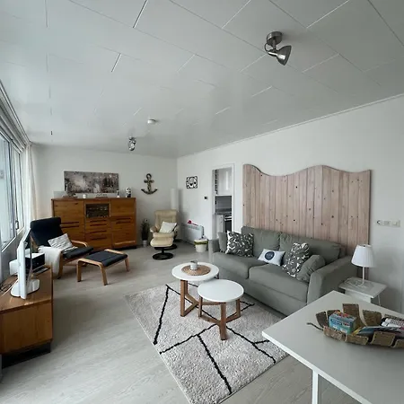 Holiday home Bungalow-32-100-schritte-bis-zum-meer *